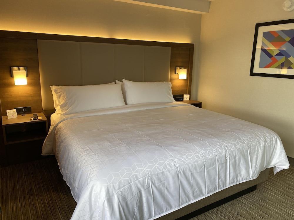 Holiday Inn Express & Suites Chatsworth By Ihg Los Angeles Eksteriør billede