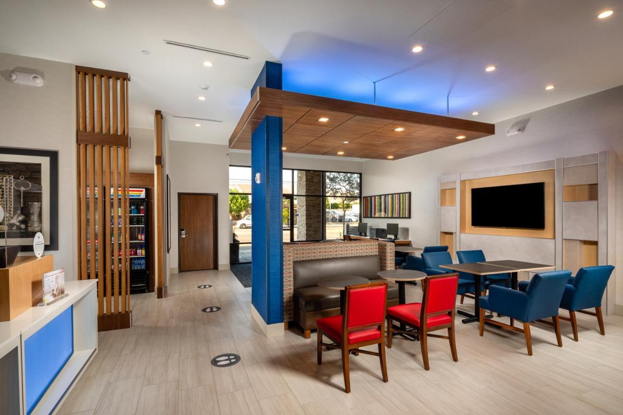 Holiday Inn Express & Suites Chatsworth By Ihg Los Angeles Eksteriør billede