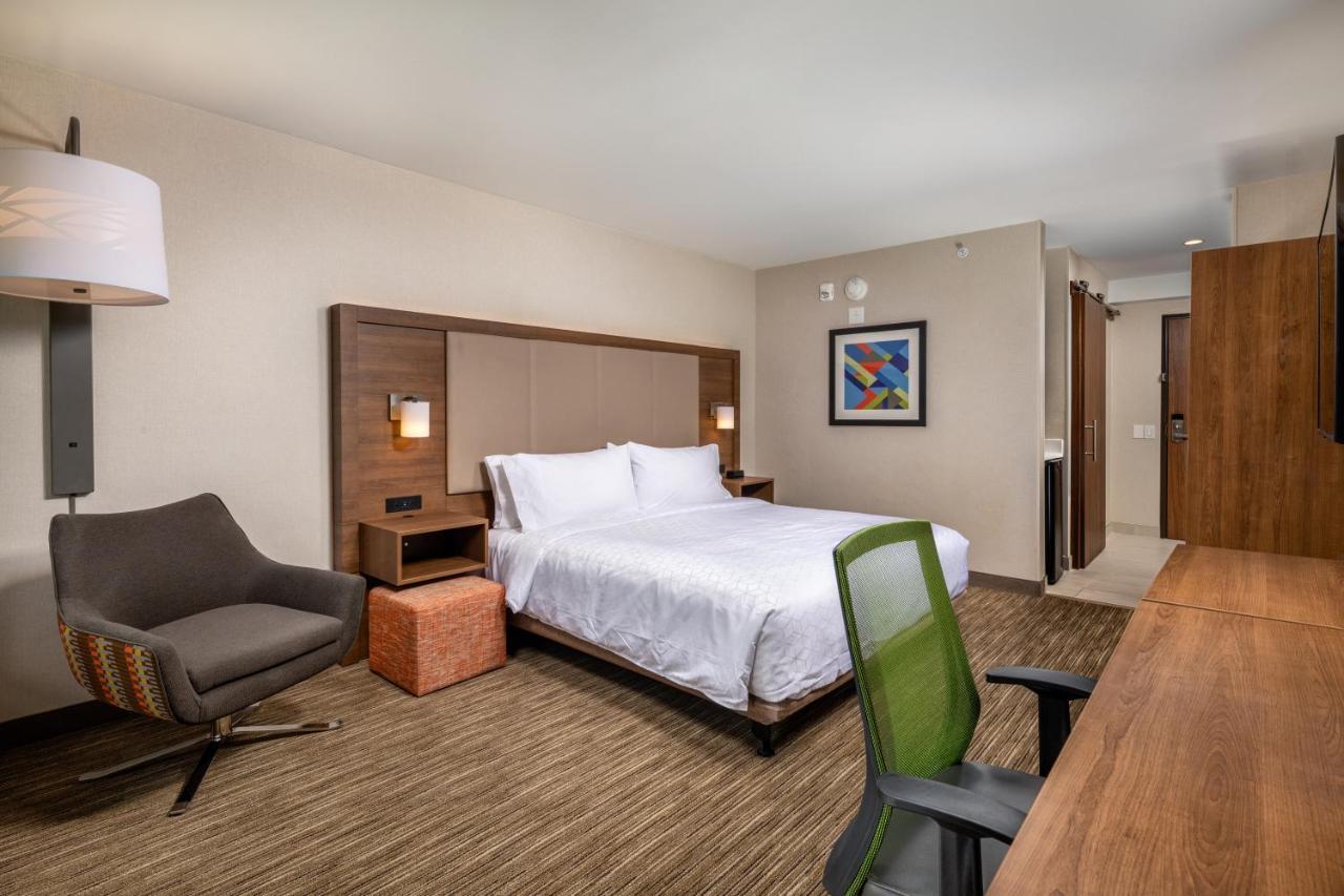 Holiday Inn Express & Suites Chatsworth By Ihg Los Angeles Eksteriør billede