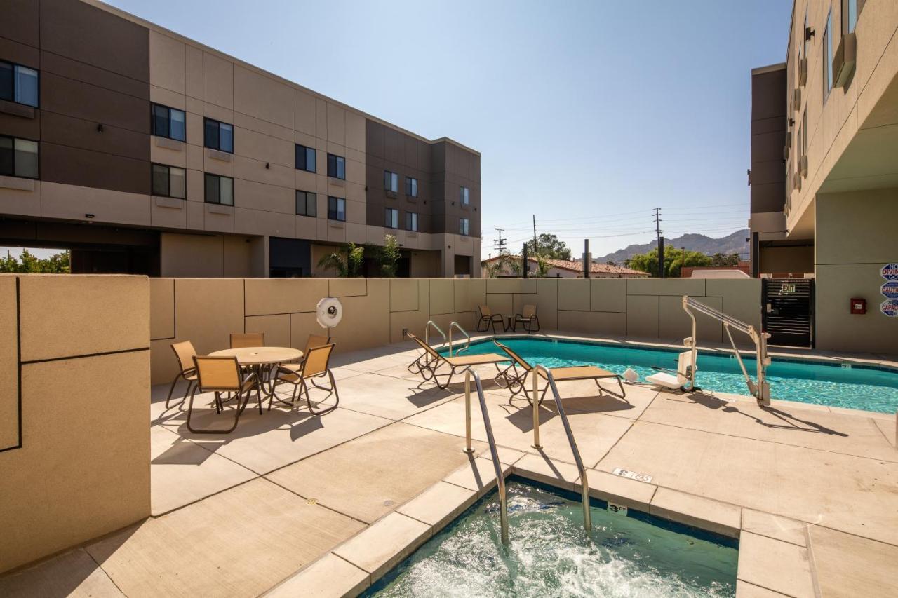 Holiday Inn Express & Suites Chatsworth By Ihg Los Angeles Eksteriør billede