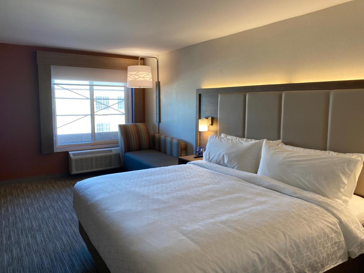 Holiday Inn Express & Suites Chatsworth By Ihg Los Angeles Eksteriør billede