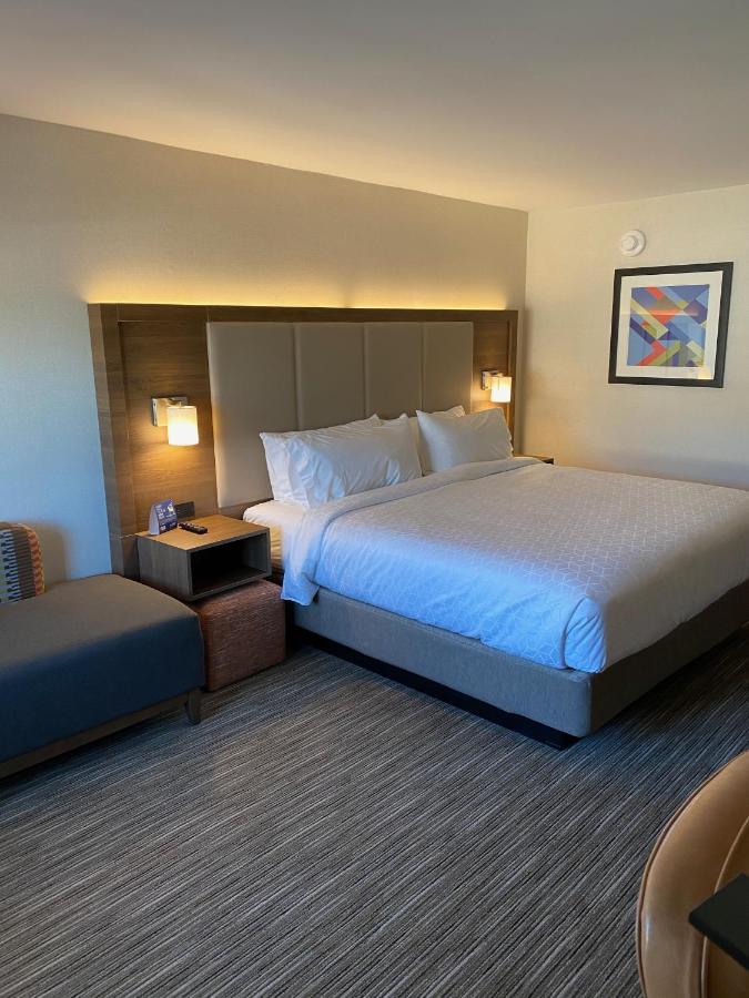 Holiday Inn Express & Suites Chatsworth By Ihg Los Angeles Eksteriør billede
